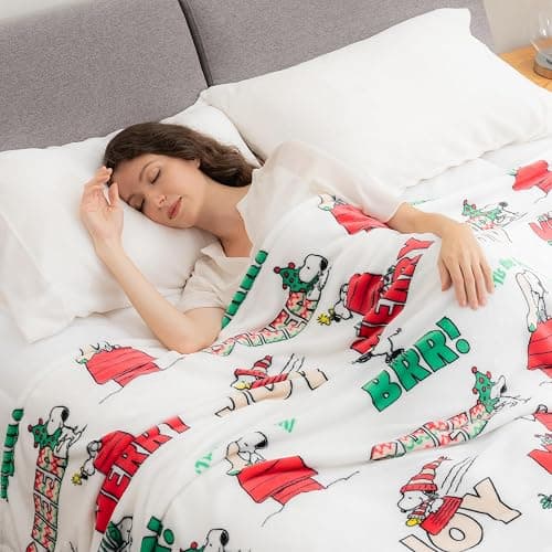 Berkshire Blanket Peanuts® VelvetLoft® Cute Character Snoopy Plush Blanket,Christmas Snowy Scene,Twin 60 in x 90 in (Official Peanuts® Product) thumbnail 4