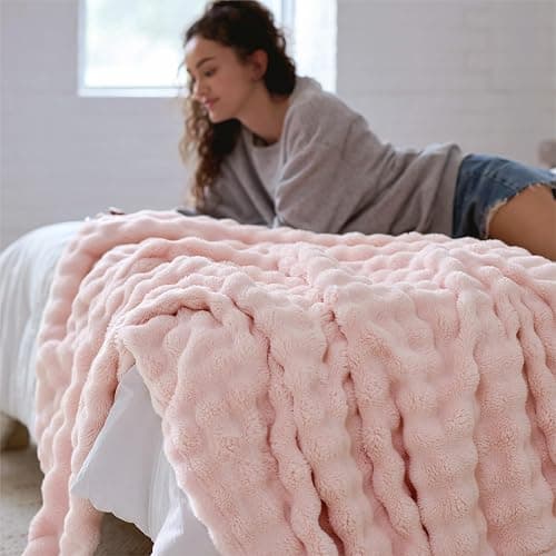 Bedsure 3D Bubble Blanket for Couch - GentleSoft Pink Throw Blanket for Sofa Bed Room Decor - Luxury Warm Cozy Gifts for Grilfriend, All Seasons, Crystal Pink, 50"×60" thumbnail 2