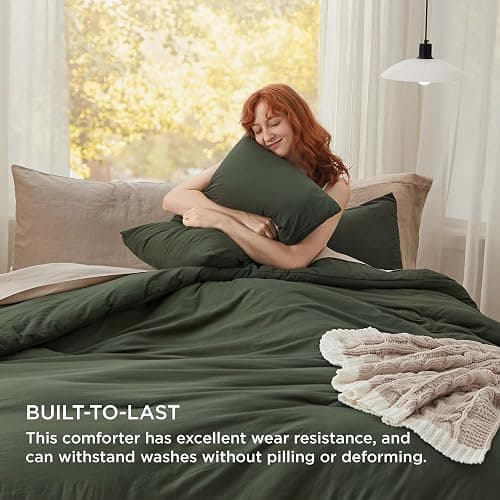 Bedsure Queen Size Comforter Set, Dark Green Soft Prewashed Bedding for All Seasons, 3 Pieces GentleSoft™ Warm Down Alternative Bed Set, 1 Lightweight Comforter (90"x90") and 2 Pillowcases (20"x26") thumbnail 3