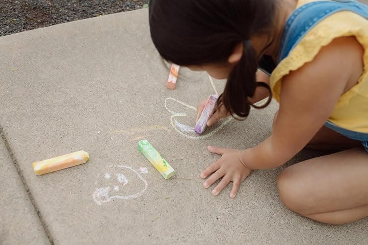 Chuckle & Roar - Glitterpop Chawk! - Outdoor Fun - Great on Any Hard Surface - Glitter Colors on Hard Surfaces - Ages 4 and Up thumbnail 6