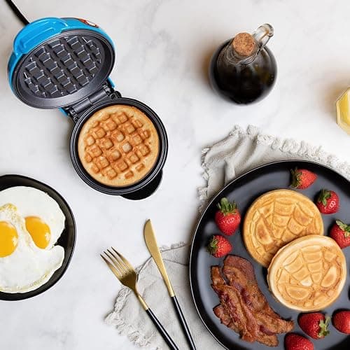 Uncanny Brands Marvel Spider-Man Mini Waffle Maker - Marvel Kitchen Appliance thumbnail 5