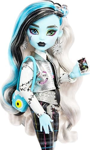 Monster High Frankie Stein Doll, Welcome Committee Set with 15 Accessories Including Poster, Sticker, Pet Watzit and More (Amazon Exclusive) thumbnail 3