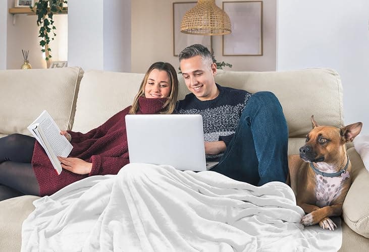 Utopia Bedding Fleece Blanket King Size White 300GSM Luxury Anti-Static Fuzzy Soft Microfiber Bed Blanket (90x102 Inch) - King (90x102 Inch) - White thumbnail 5