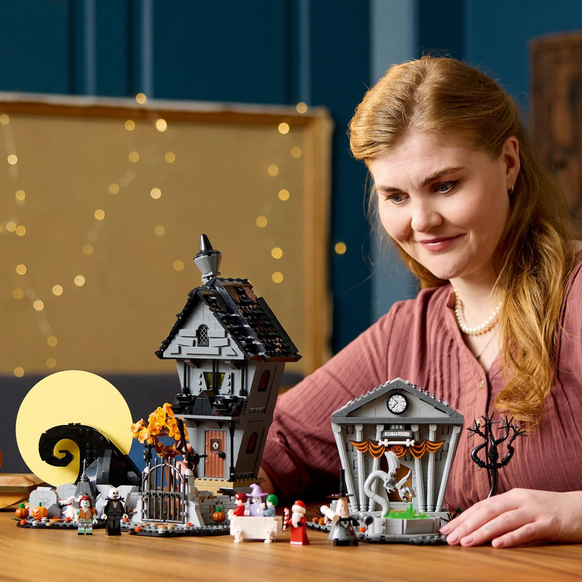 LEGO® Ideas Disney Tim Burton’s The Nightmare Before Christmas Set, Movie Memorabilia Model Kit for Women, Men and Film Lovers, with 6 Character Minifigures Incl. Jack Skelington 21351 thumbnail 8