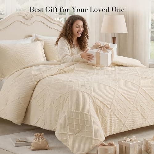 Amélie Home Queen Comforter Set, 3 Piece Beige Jacquard Bedding Set with 2 Pillow Cases, Soft Microfiber Diamond Design, Lightweight All-Season for Bedroom & Dorm thumbnail 5