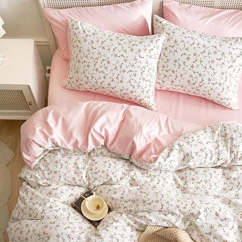 Wake In Cloud - Floral Comforter Set, Coquette Cottagecore Aesthetic Cute Flower Pattern for Women Teen Girls, Soft Lightweight Dorm Bedding, 3 Piece, Pink, Queen Size - Image 1