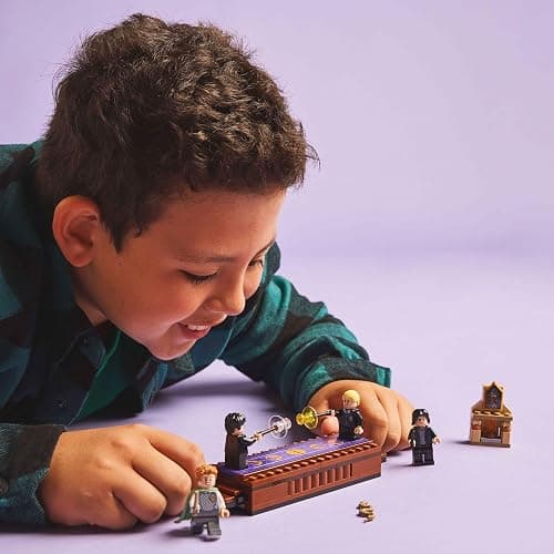 LEGO Harry Potter Le château de Poudlard : Le Club de Duel - Jeu de Construction avec 4 minifigurines Collector Dont Malefoy, Lockhart & Rogue - Jeu de rôle pour garçons et Filles dès 8 Ans 76441 thumbnail 2