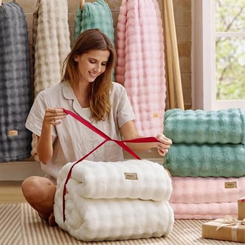 BEDSURE Kuscheldecke Flauschig Bubble Decke - Wollweiß, 220x240 cm | Sofadecke, Dicke Fleecedecke, Tagesdecke für Zimmer Deko, Wolkenweich & Atmungsaktiv Wolldecke, Geschenk für Frauen thumbnail 7