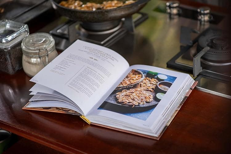 NHUM - Recipes from a Cambodian Home Kitchen thumbnail 12