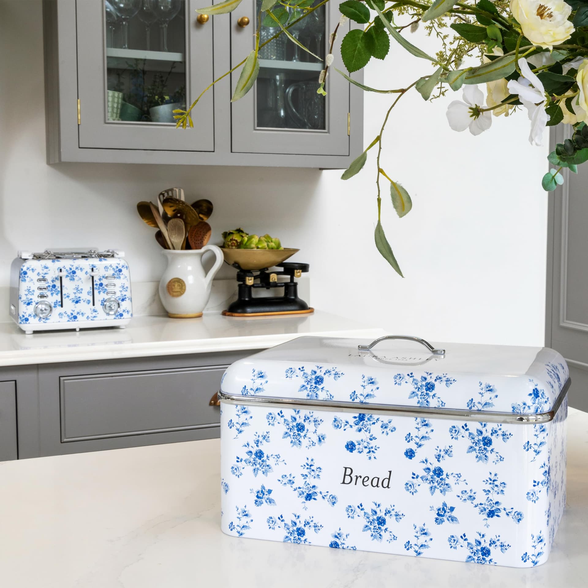 Laura Ashley Bread Storage Box with Lid by VQ - Large Bread Bin for Kitchen with Removable Lid - Easy to Clean Stainless Steel Bread Box with Hand-Applied Designer Print - China Rose thumbnail 8