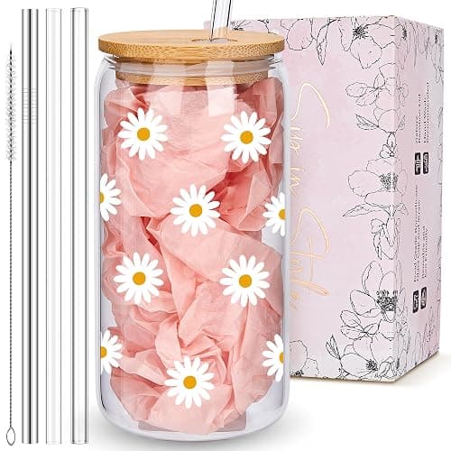 Cute Glass Cups with Lids and Straws, Daisy Design Iced Coffee Smoothie Matcha Cup, Aesthetic Mug Tumbler, Flower Drinking Glasses, Birthday Gifts for Women Coffee Lover Preppy Teen Girl Trendy Stuff - Image 1