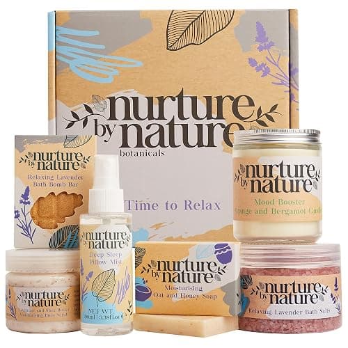 NURTURE BY NATURE Set Regalo Donna Rilassante – 6 pezzi: candele profumate, spray per cuscino alla lavanda, sali da bagno, crema mani e altro – vegano – regali di Natale, idee regalo per mamma e amica - Image 1