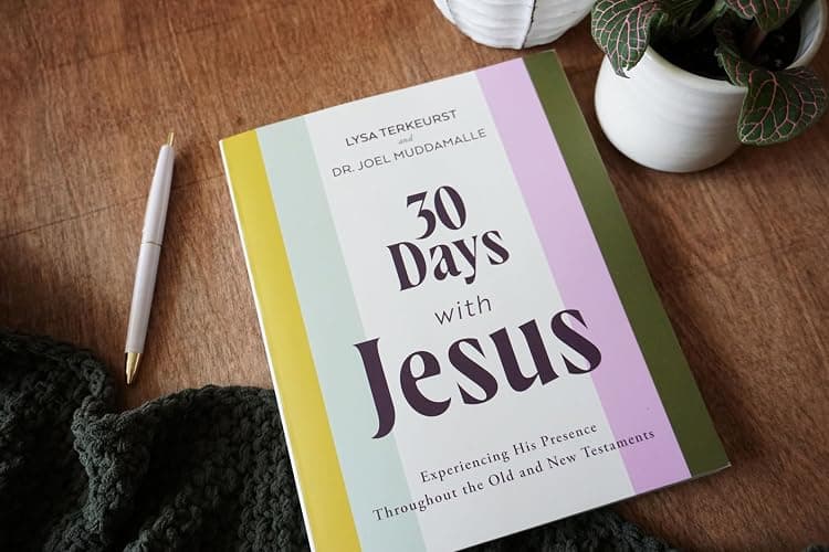 30 Days with Jesus Bible Study Guide: Experiencing His Presence throughout the Old and New Testaments thumbnail 11