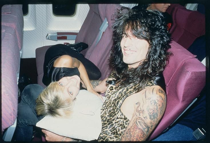 The Dirt: Confessions of the World's Most Notorious Rock Band thumbnail 5