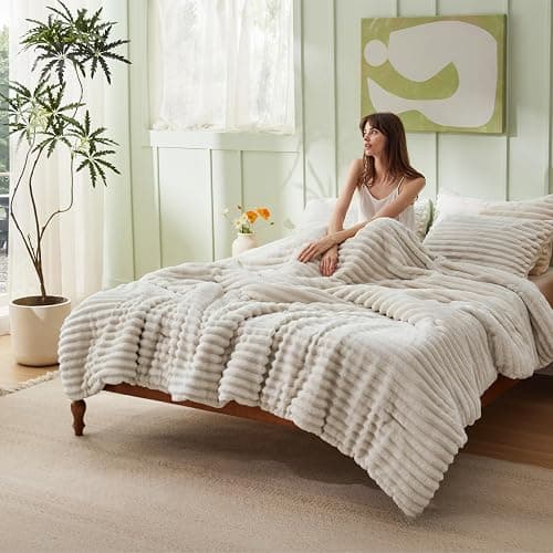 Bedsure Fluffy Comforter Set Full Size - Super Soft Faux Fur Bed Set Linen, Warm Plush Fleece Winter Bedding, 3 Pieces, 1 Shaggy Fuzzy All Seasons Full Size Comforter with 2 Pillowcases thumbnail 6