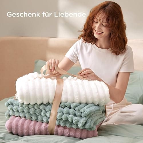 BEDSURE Kuscheldecke - Wolldecke & Fleecedecke, Sofadecke, Weiche Warme Grobe Korddecke für Zimmer Deko, Wohn- & Kuscheldecken, Tagesdecke, Wollweiß, 150 x 200 cm - 150 x 200 cm - 01-wollweiß thumbnail 8