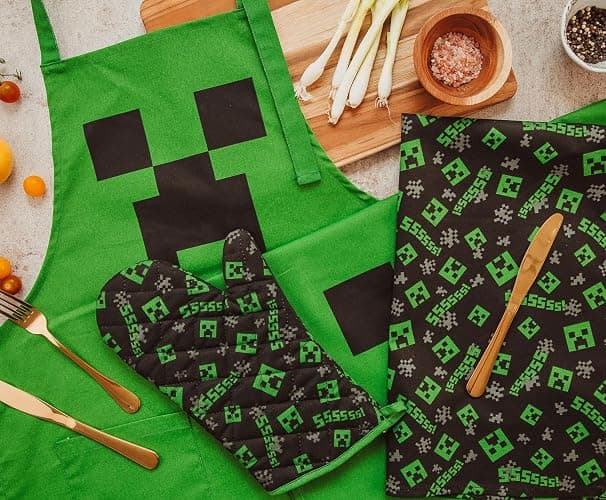 Minecraft Green Creeper Kitchen Set | Apron, Oven Mitt, Dish Towels, Pot Holder thumbnail 2