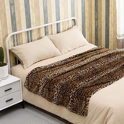 BNuitland Leopard Print Fleece Flannel Throw (50x40inch) with Storage Pouch, 300 GSM Double Sided Lightweight for Bed Sofa Travel, Super Soft Fuzzy Fluffy Cheetah Print Blanket for Babys/Kids/Pets thumbnail 8