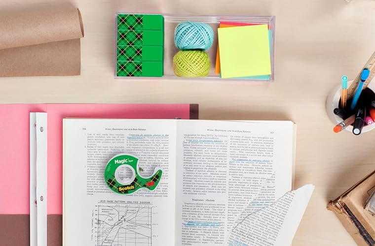 Scotch Magic Tape, Rouleaux de Ruban Adhésif Transparent avec Dévidoir, Lot de 3, Ruban de 19mm x 7.5m - Idéal pour le Bureau et l'École thumbnail 2