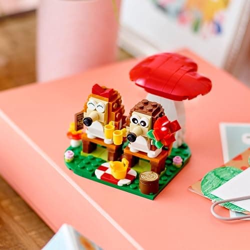LEGO l'Appuntamento Romantico dei Ricci, Giochi Creativi per Bambini e Bambine da 8 Anni in su, con 2 Animali Giocattolo, un Fungo e una Base a Forma di Cuore, Idea Regalo di Compleanno 40711 thumbnail 2