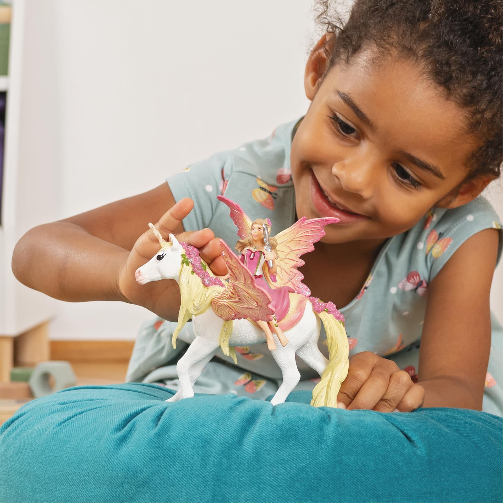 schleich BAYALA 70568 Pegasus Unicorn Feya Figure with Mirror and Magnet Gift for Girls and Boys Birthday Decoration and Collectible Figures from 5 Years | Set of 3 thumbnail 2