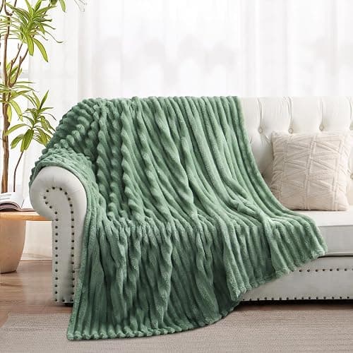 RUIKASI Fleece Throw Blanket for Sofa - Single Fluffy Green Throws for Sofas Large, Soft Warm Blanket Throw for Couch, Luxury Decorative Ribbed Bed Blanket 130x150cm - Throw/Single - Green thumbnail 2