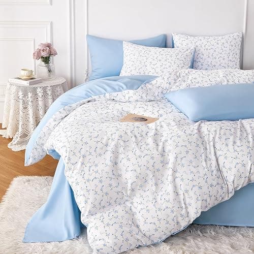 Wake In Cloud - Floral Comforter Set, Coquette Cottagecore Aesthetic Cute Flower Pattern for Women Teen Girls, Soft Lightweight Dorm Bedding, 3 Pieces, Blue White, Full Size - Image 1