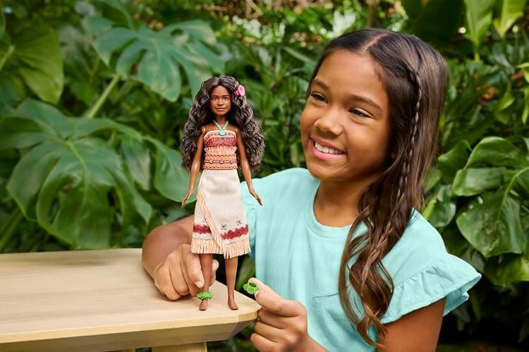 Mattel Disney Toys, Moana Doll with Removable Fashion, Wavy Hair & 4 Accessories, Posable & Collectible, Inspired by Live Action Movie thumbnail 2