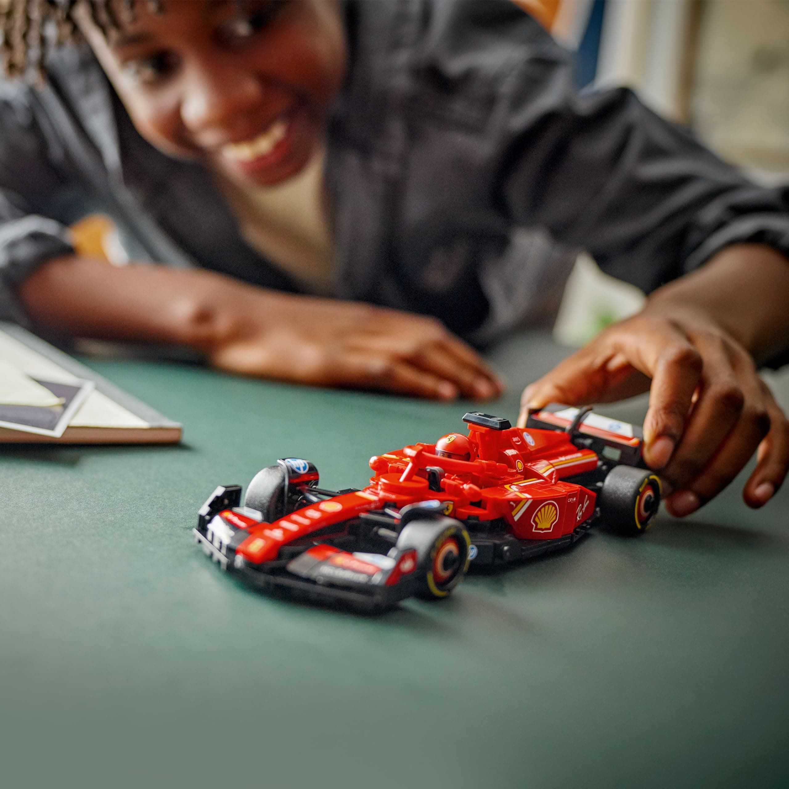 LEGO Speed Champions Auto de Carreras Ferrari SF-24 F1 Set con vehículo de Juguete y piloto, Modelo construible, Juego con 1 minifigura, Regalo Coleccionable para niños 77242 thumbnail 3