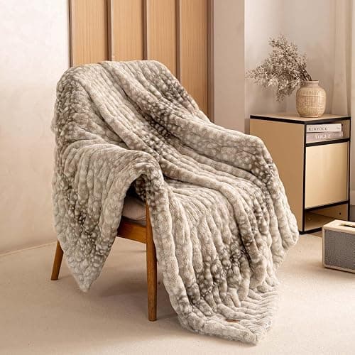 YUSOKI 1000GSM Double Sided Bubble Faux Rabbit Fur Throw Blanket, Deer Fawn Animal Print, Ultra Fluffy Plush, 4-Way Stretch, Ideal Gift for Women (Grey Fawn, Medium (50 X 60 Inches)) thumbnail 5