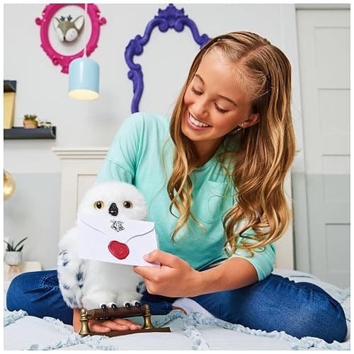 Wizarding World, Enchanting Hedwig Interactive Harry Potter Owl with Over 15 Sounds and Movements and Hogwarts Envelope, Kids Toys for Ages 5 and up thumbnail 11