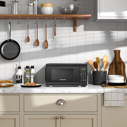 FRIGIDAIRE EMW733BLACKAMZ 0.7 Cu. Ft. Microwave, Black thumbnail 3