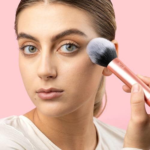 Real Techniques Ultra Plush Powder Makeup Brush, For Setting Powder, Bronzer, & Blush, Sheer, Buildable Coverage, Large, Fluffy Powder Brush, Vegan, Cruelty-Free & Synthetic Bristles, 1 Count thumbnail 4