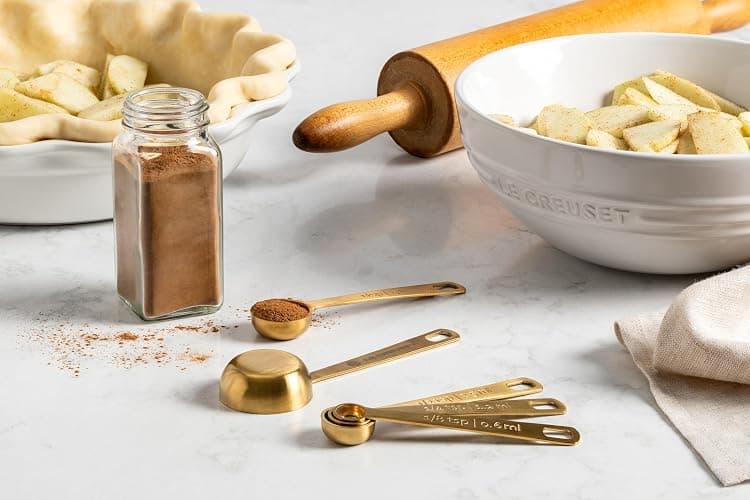 Le Creuset Measuring Spoons, Gold, Set of 5 (1/8,1/4,1/2,1Tsp,1Tb) thumbnail 2