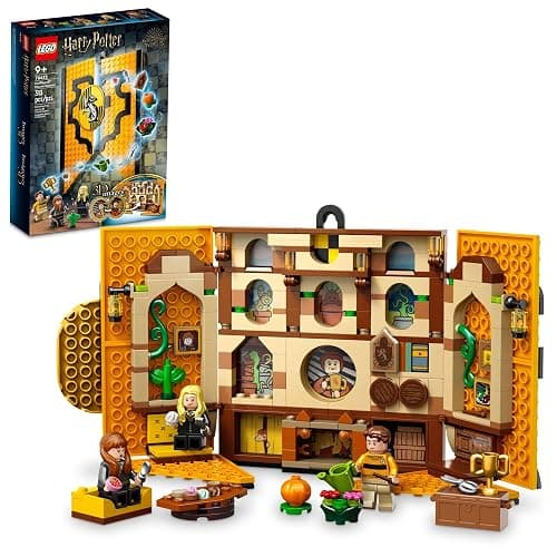 LEGO Harry Potter Hufflepuff House Banner 76412 Hogwarts Castle Common Room, Wall Decoration, Building Set with 3 Minifigures and Mandrake, Collectible Harry Potter Toy, Gift Idea for Boys Girls Kids - Image 1