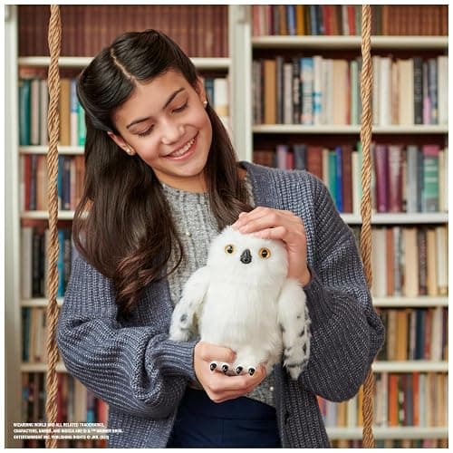 Wizarding World, Enchanting Hedwig Interactive Harry Potter Owl with Over 15 Sounds and Movements and Hogwarts Envelope, Kids Toys for Ages 5 and up thumbnail 8