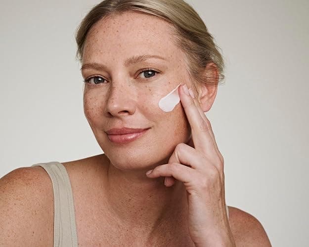 Skjur intensive Tagespflege - Moisturizer Face Care - Gesichtscreme Damen - Gesichtspflege mit Ectoin, Glycoin, Hyaluron & SLM - Tagescreme Gesicht für empfindliche Haut - vegane Skincare (50ml) - 50 ml (1er Pack) thumbnail 7