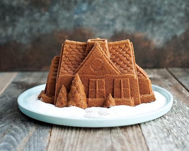 Nordic Ware Gingerbread House Bundt Pan thumbnail 5