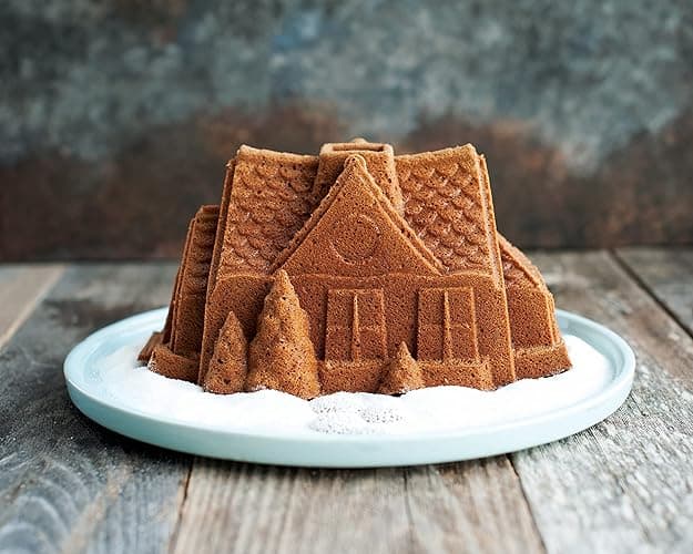 Nordic Ware Gingerbread House Bundt Pan thumbnail 6