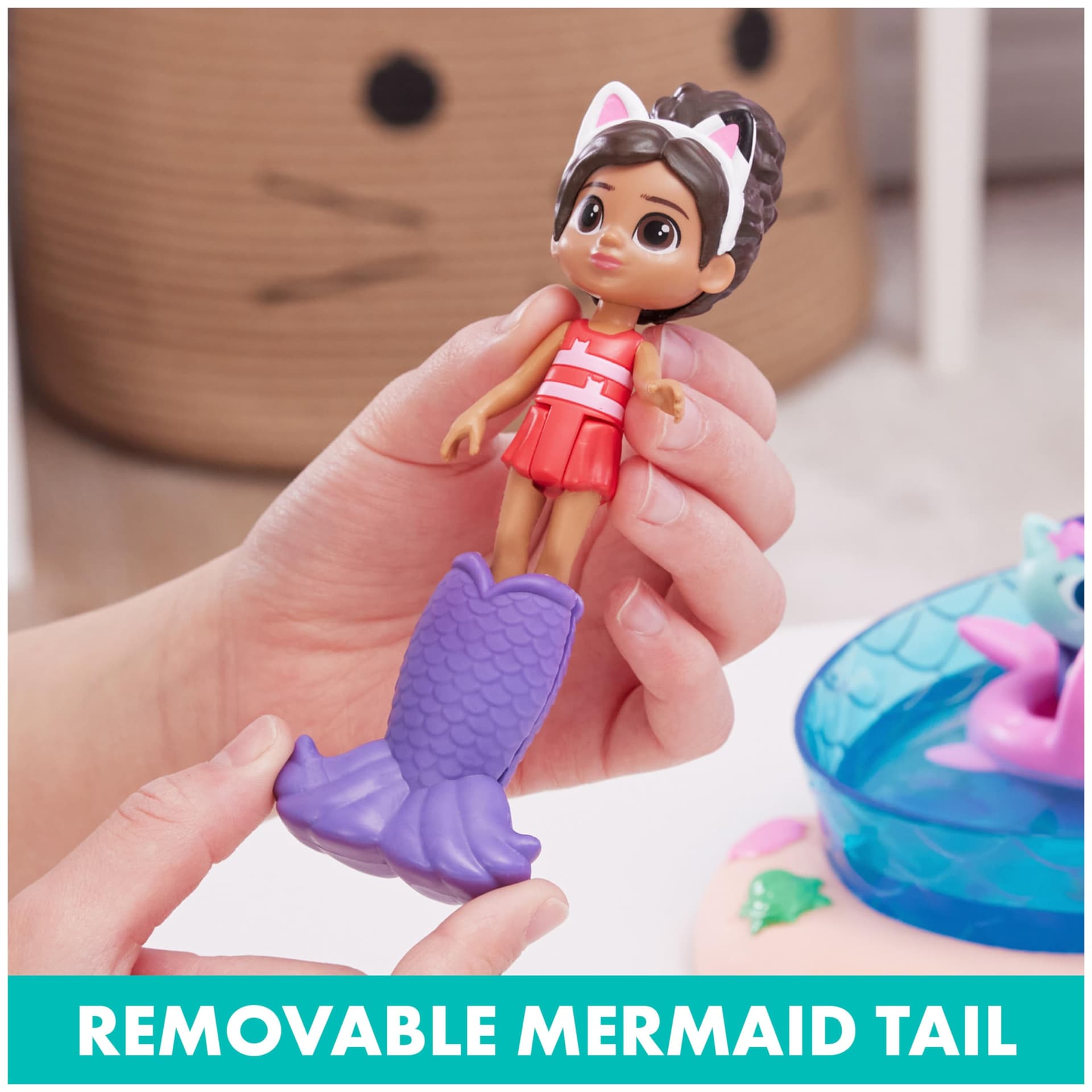 Gabby’s Dollhouse, Purr-ific Pool Playset with Gabby and MerCat Figures, Colour-Changing Mermaid Tails and Pool Accessories Kids’ Toys for Ages 3 and Up thumbnail 8