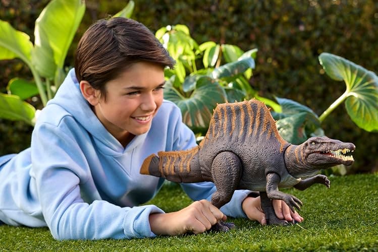 Mattel Jurassic World Rebirth Dinosaur Toy, Tail Thrasher Spinosaurus Action Figure with 2 Attack Moves, Movie-Accurate & Posable, Digital Play thumbnail 2
