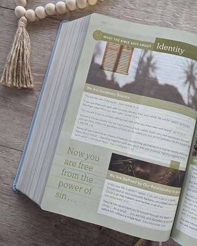 NLT Every Woman’s Bible, Filament Enabled (LeatherLike, Sky Blue, Red Letter) thumbnail 10