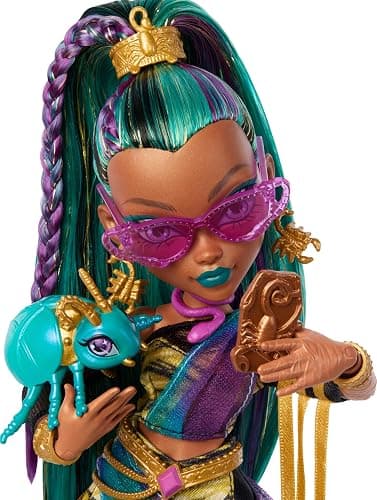 Monster High Nefera De Nile Doll, Royal Mummy in Dress with Pet Scarab Lavish and 7 Accessories Like Purse, Laptop, Sunglasses, Drink and Snacks thumbnail 4