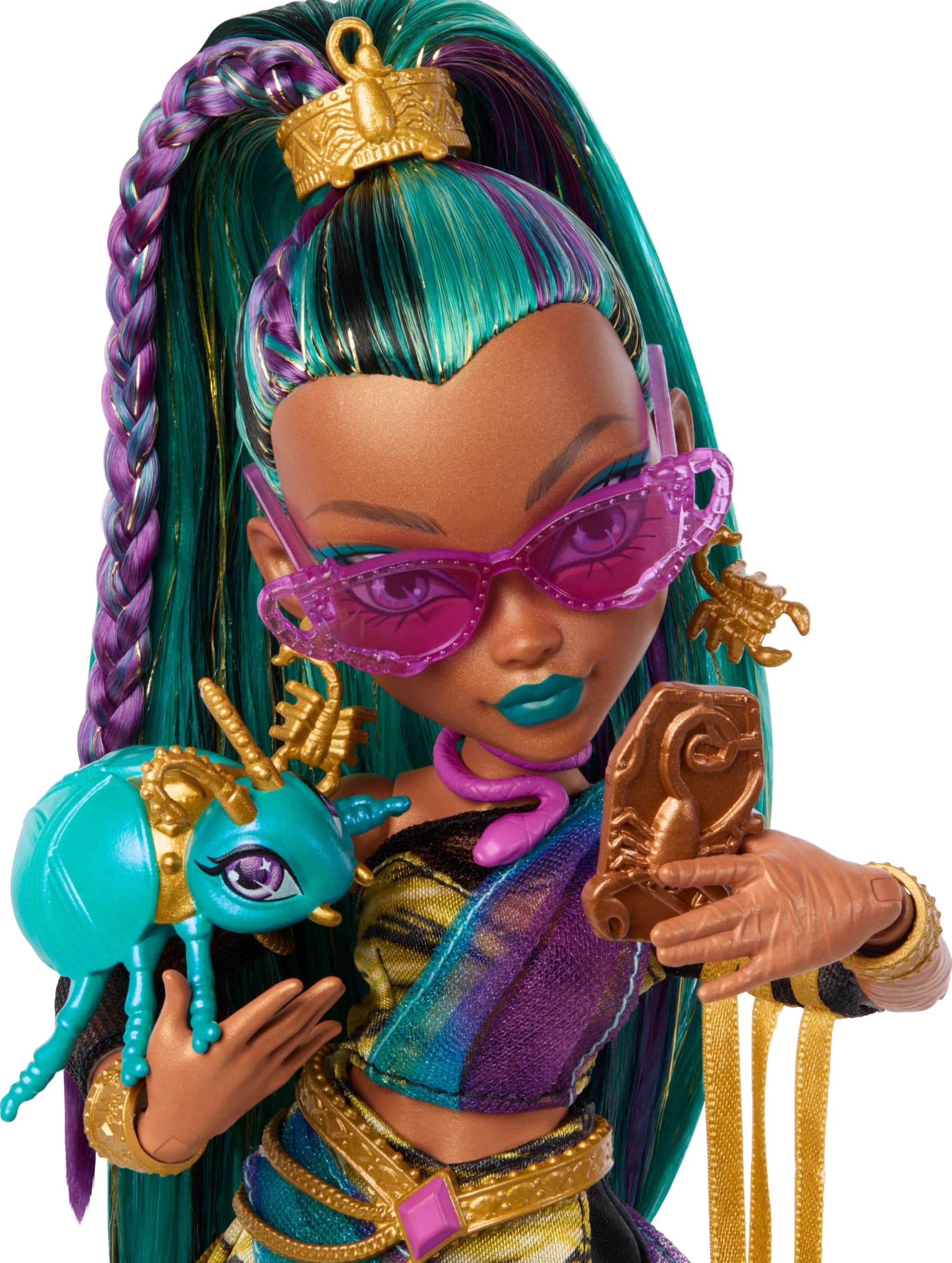 Monster High Nefera De Nile Doll, Royal Mummy in Dress with Pet Scarab Lavish and 7 Accessories Like Purse, Laptop, Sunglasses, Drink and Snacks thumbnail 4