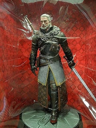 Dark Horse Deluxe The Witcher 3: Wild Hunt: Geralt Grandmaster Ursine Figure thumbnail 2