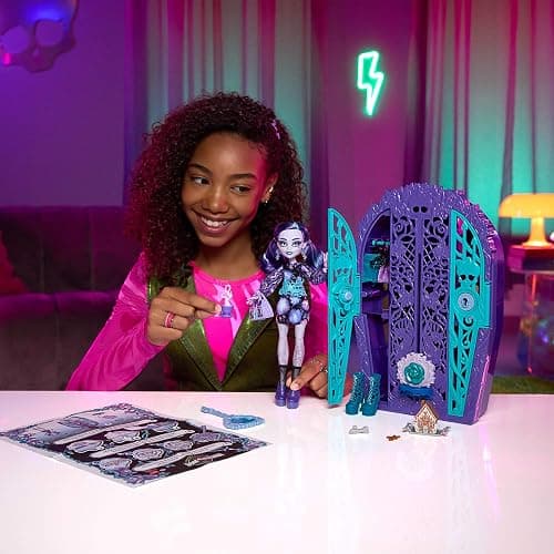 Monster High Skulltimate Secrets Doll & Accessories Set, Garden Mysteries Twyla with Reveal Closet & 19+ Tea Party Surprises like Clothes, HYT74 thumbnail 2