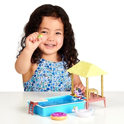 Bluey Pool Playset and Figure, 2.5-3 inch Articulated Figure and Accessories thumbnail 2