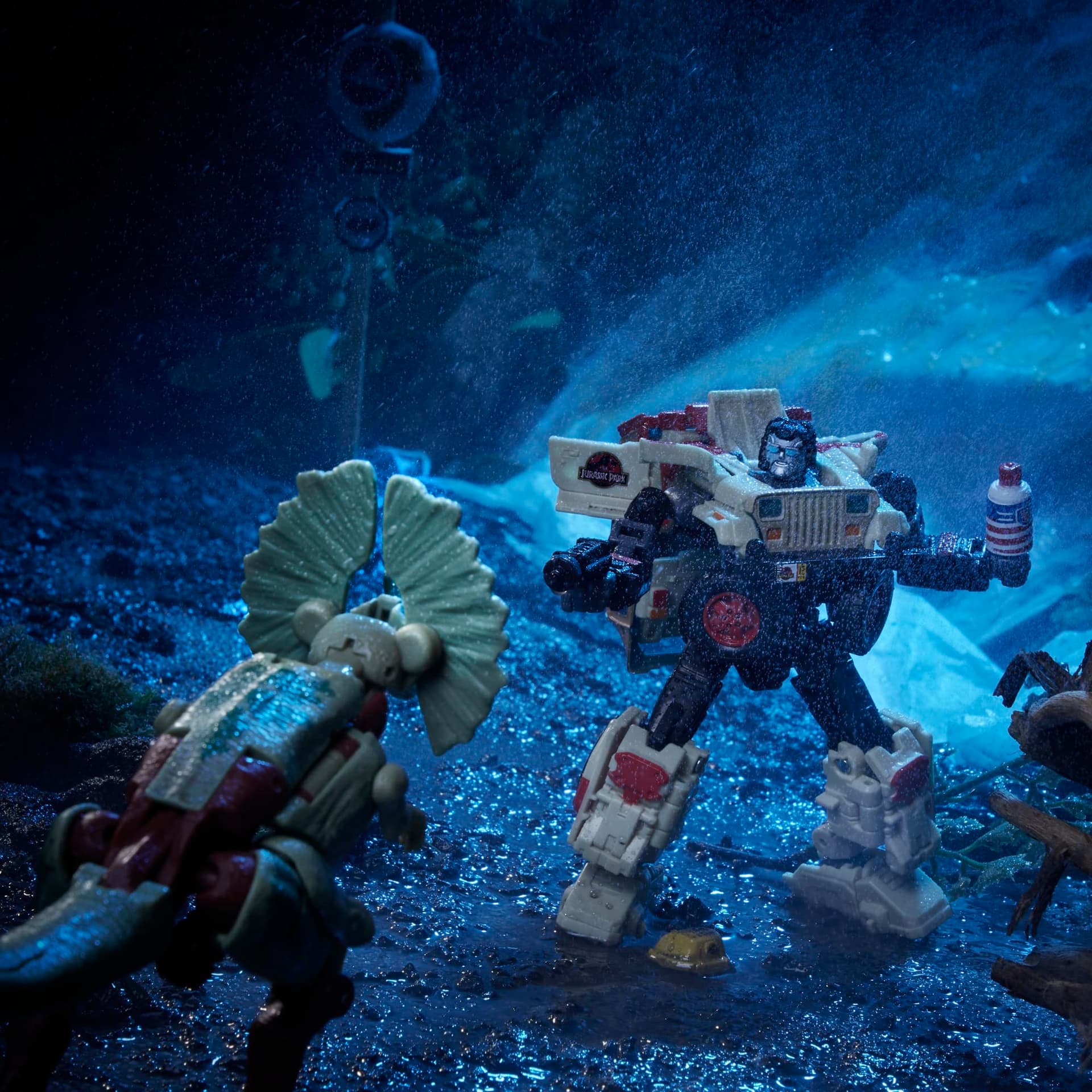 Transformers Collaborative Jurassic Park x Toys Dilophocon & Autobot JP12, Cifras de acción para niños y niñas de 8 años en adelante (Exclusivo de Amazon) thumbnail 6