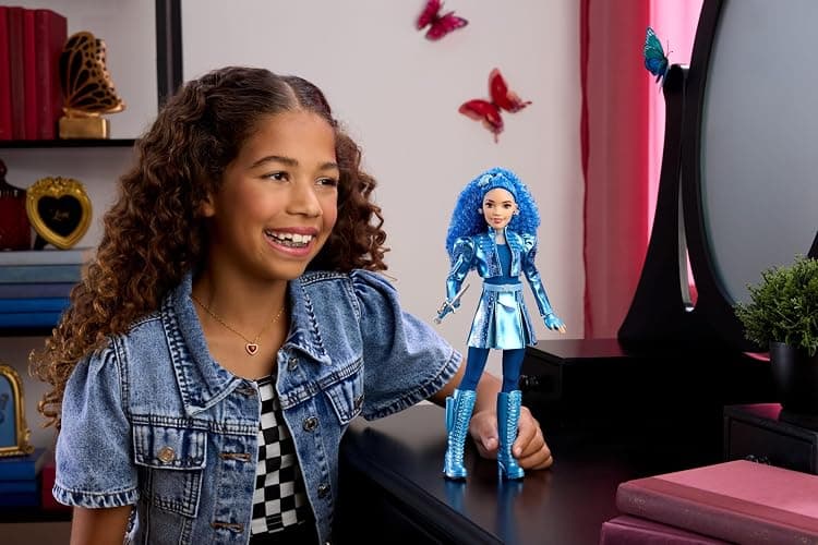 Mattel Disney Descendants: Wicked Wonderland Fashion Doll & Accessory, Princess Chloe Charming, Daughter of Cinderella with Movie-Inspired Clothing thumbnail 2