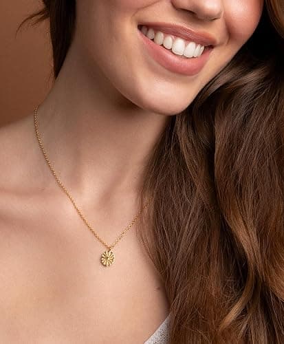 day.berlin Damen Halskette Stella 18k vergoldet, 45+5cm variable Länge mit kleinem Anhänger Sonne, 316L Edelstahl Kette nickelfrei und wasserfest thumbnail 4